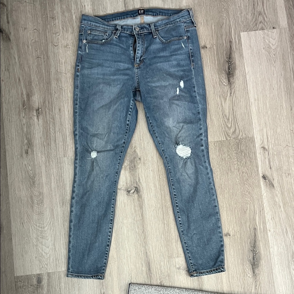 GAP Women's Light Blue Ripped Skinny Jeans